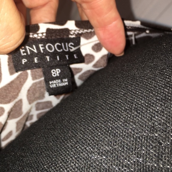 EN FOCUS STRIKING BL/WHITE ANIMAL PRINT DRESS  8P - Picture 10 of 12